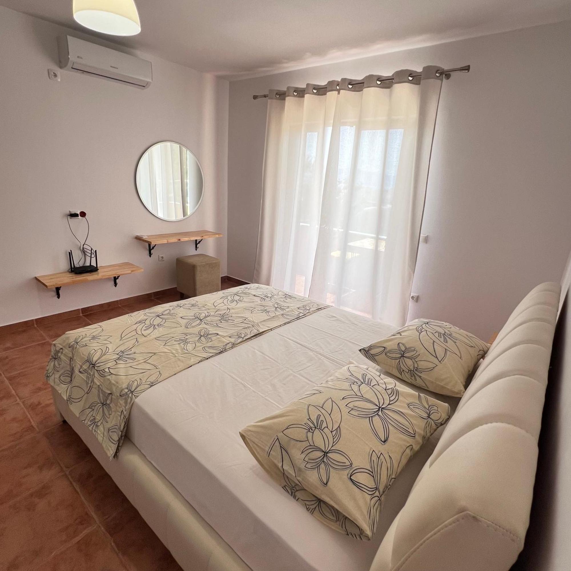 Villa Mirjan Sarandë Exteriör bild
